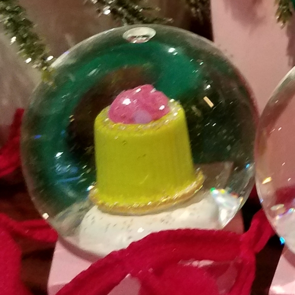 Snow Globe set;Inspired by Laduree`, the French Luxury Confectionery. - Picture 3 of 10